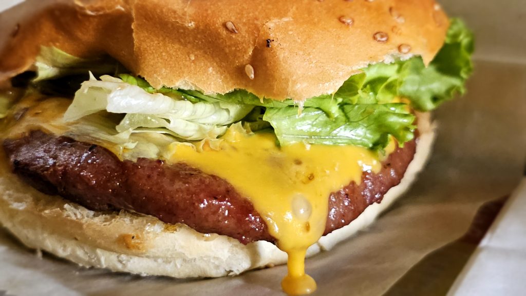 close-up van cheeseburger